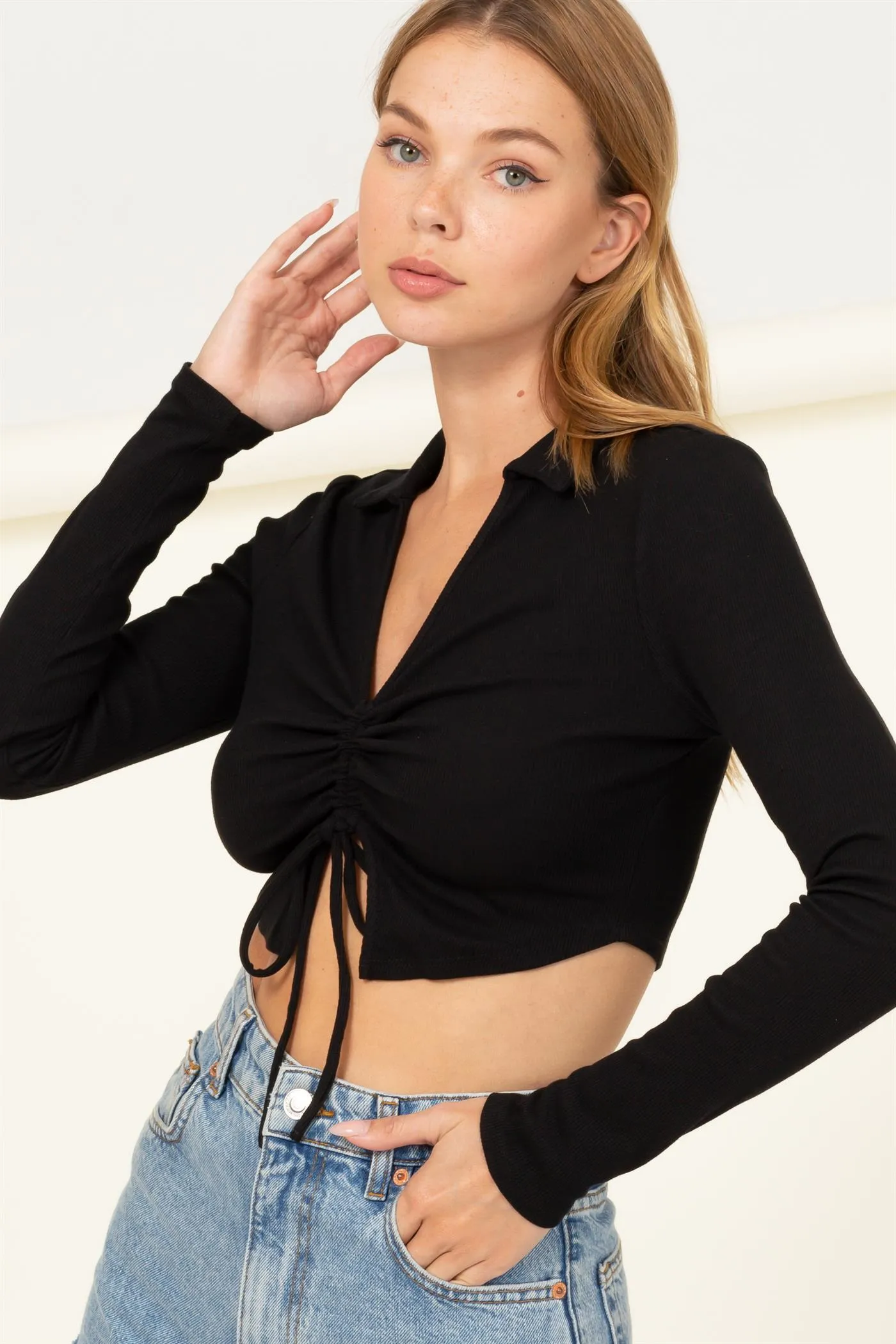 HF22H199-RUCHED TIE-FRONT CROP TOP